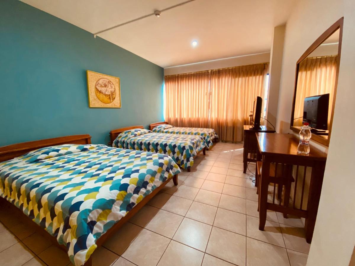 Hostal Solar Del Puerto Machala Exterior foto