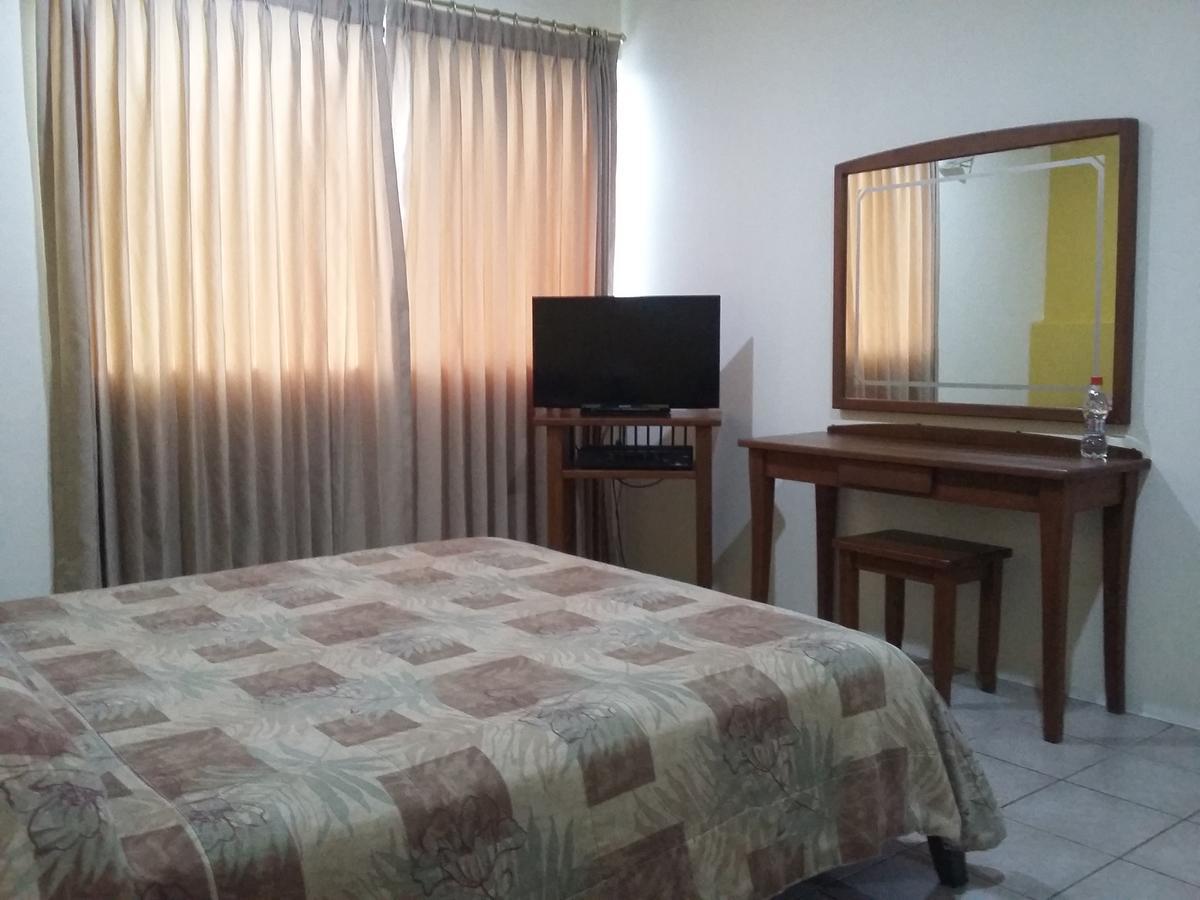 Hostal Solar Del Puerto Machala Exterior foto